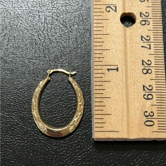 10K Gold Hoop Earrings Oval Textured - Picture 3 of 8